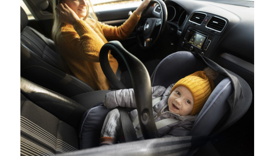 Podróż samochodem z niemowlakiem: praktyczny poradnik